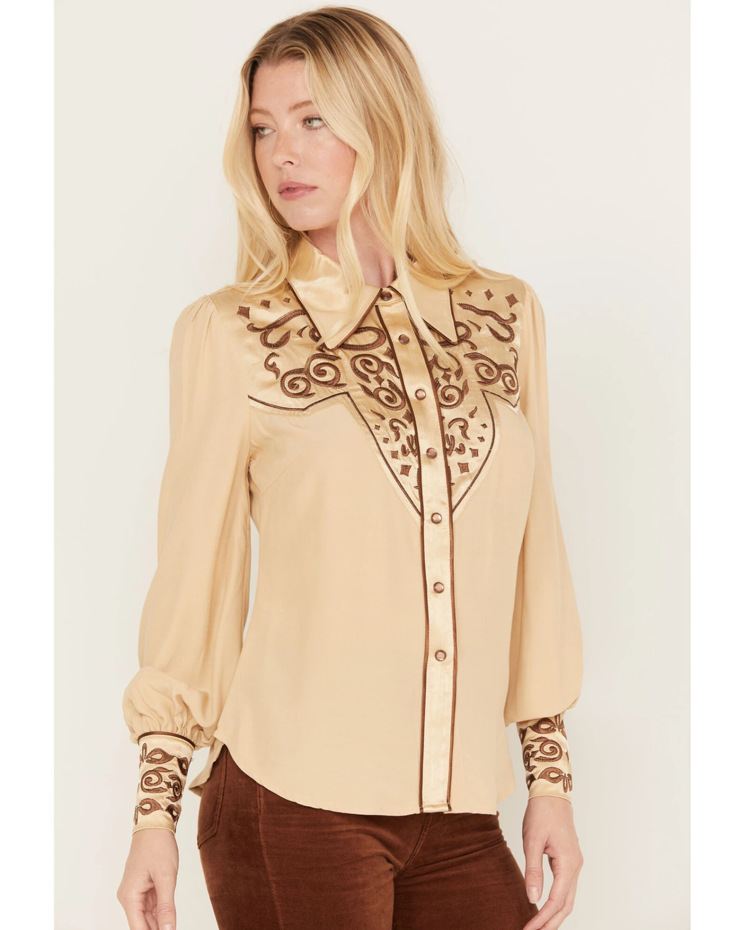 Shyanne Women's Long Sleeve Embroidered Western Snap Shirt - Image 4