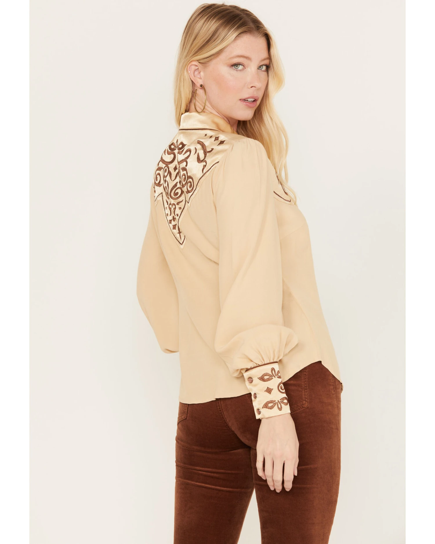 Shyanne Women's Long Sleeve Embroidered Western Snap Shirt - Image 3